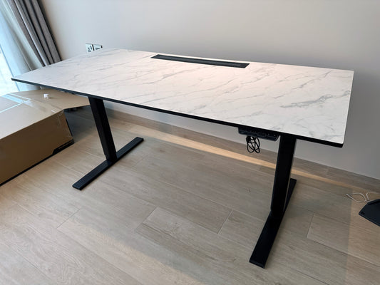 Standing desk - 1600